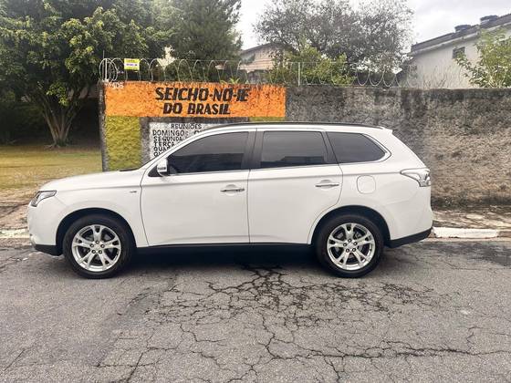 MITSUBISHI OUTLANDER 3.0 GT 4X4 V6 24V GASOLINA 4P AUTOMÁTICO